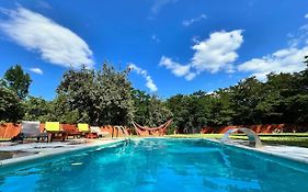 Horace Guesthouse Pool & Hot Tub & Bikes & River